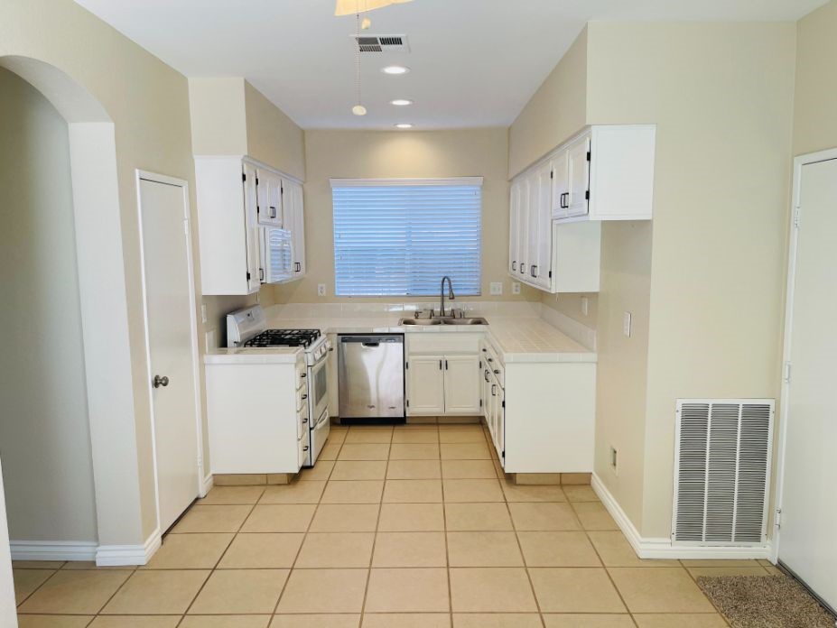 39528 June Road Temecula, CA 92591 - Photo 11 of 38