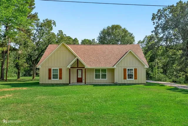 a house that is sitting in the grass
