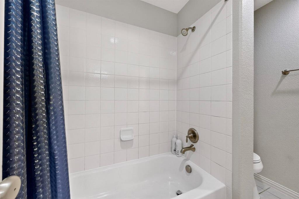 1240 Wedgewood Drive Forney, TX 75126 - Photo 32 of 40 a bathroom with a bathtub