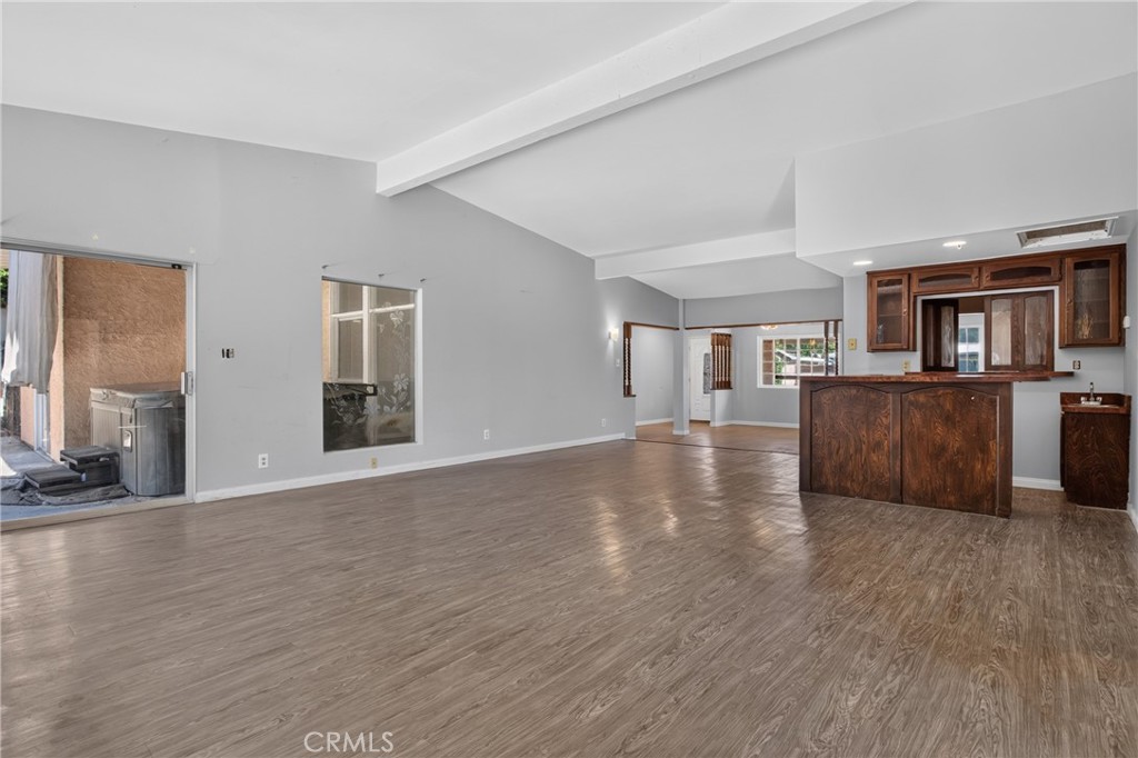19448 Blythe Street Reseda, CA 91335 - Photo 6 of 37