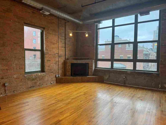 $2,000 | 2001 South Calumet Avenue, Unit 311, Chicago, IL 60616