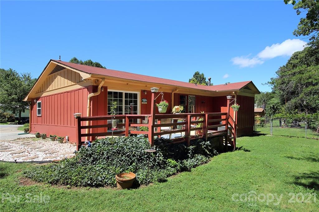 5 Machen Road Arden, NC 28704 - Photo 3 of 29 Gallery Image 3