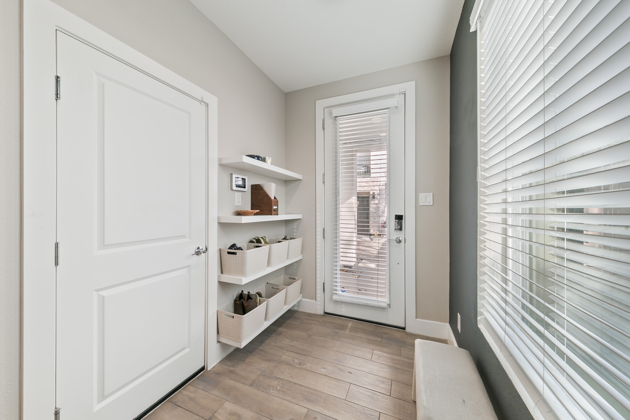 4032 Buck Street, Unit A Houston, TX 77020 - Photo 4 of 39 an empty room with windows