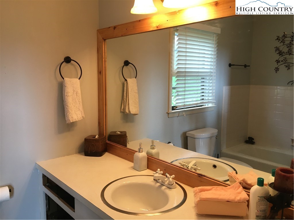193 Rabbit Run Glade Valley, NC 28627 - Photo 10 of 17 Gallery Image 10