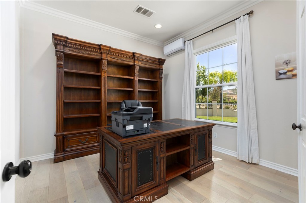 7907 Horizon View Drive Riverside, CA 92506 - Photo 25 of 58 Office with attached full bathroom