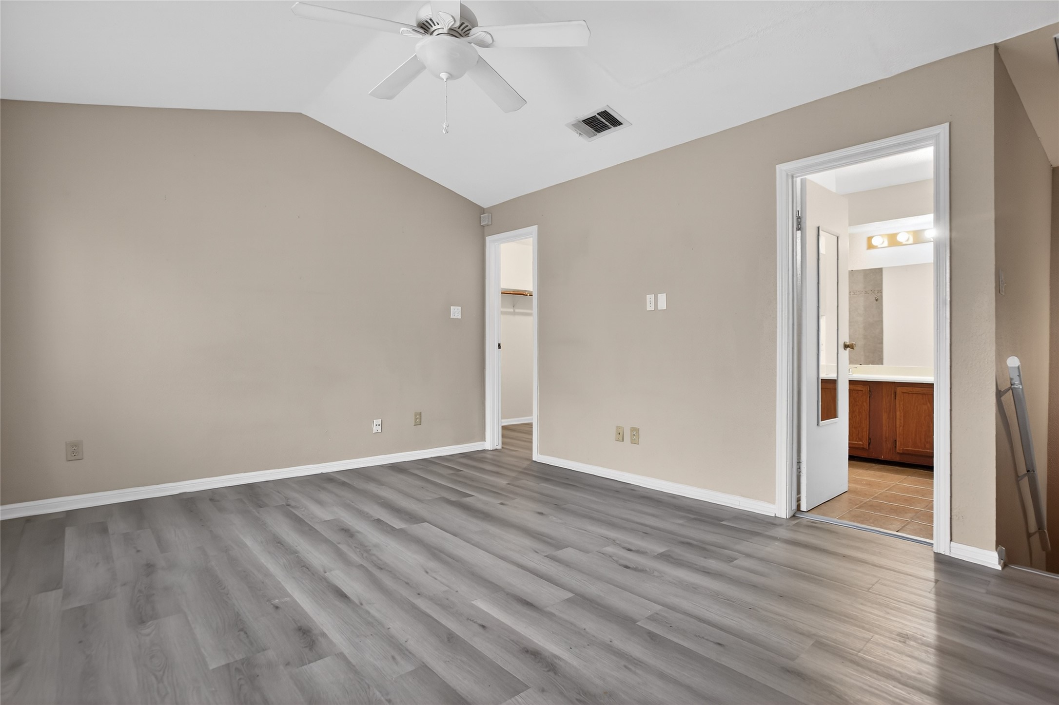 8299 Cambridge Street, Unit 706 Houston, TX 77054 - Photo 15 of 30 a view of an empty room and wooden floor