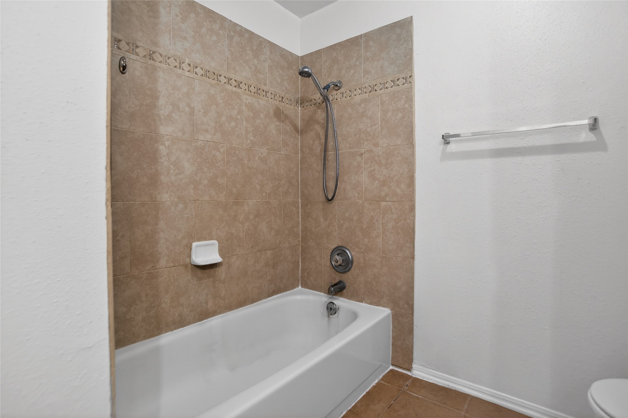 8299 Cambridge Street, Unit 706 Houston, TX 77054 - Photo 20 of 30 a bathroom with a bath tub and a shower
