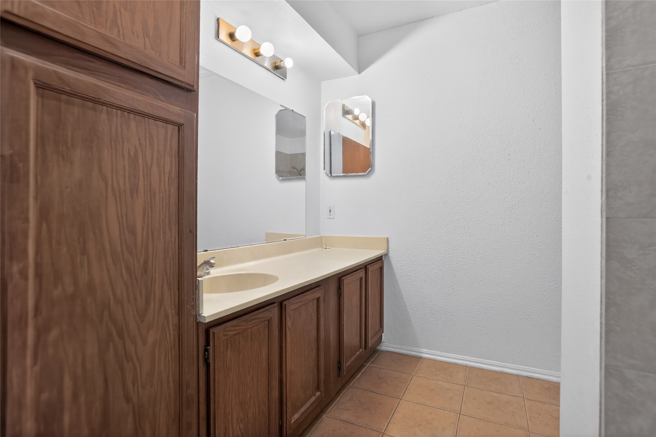 8299 Cambridge Street, Unit 706 Houston, TX 77054 - Photo 21 of 30 a bathroom with a granite countertop sink and a mirror