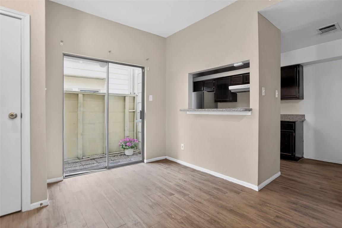 8299 Cambridge Street, Unit 706 Houston, TX 77054 - Photo 23 of 30 a view of a livingroom with an empty space