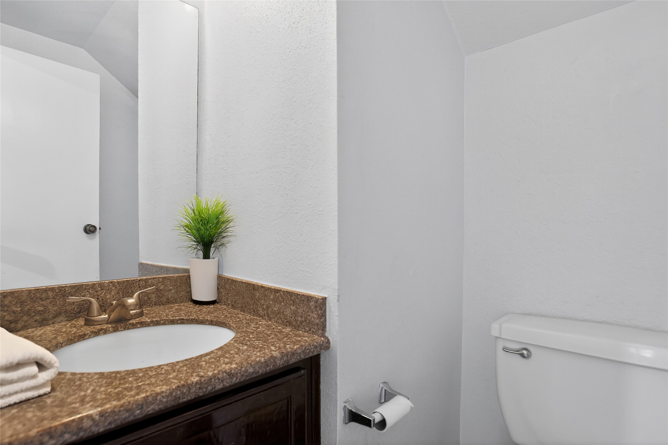 8299 Cambridge Street, Unit 706 Houston, TX 77054 - Photo 26 of 30 a bathroom with a granite countertop sink and a mirror