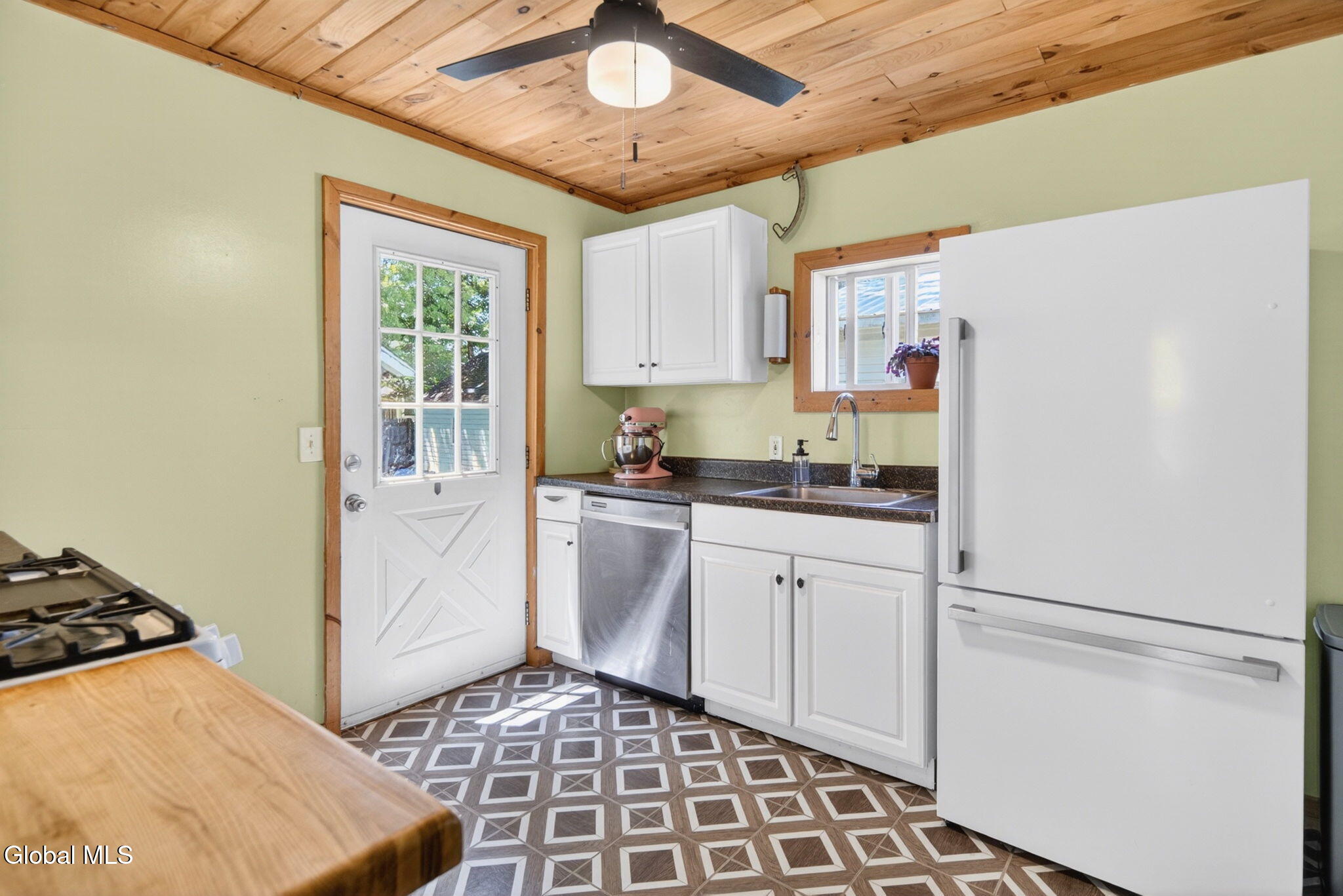 409 Riverside Avenue Scotia, NY 12302 - Photo 7 of 25 7-web-or-mls-007-006_DSC09642