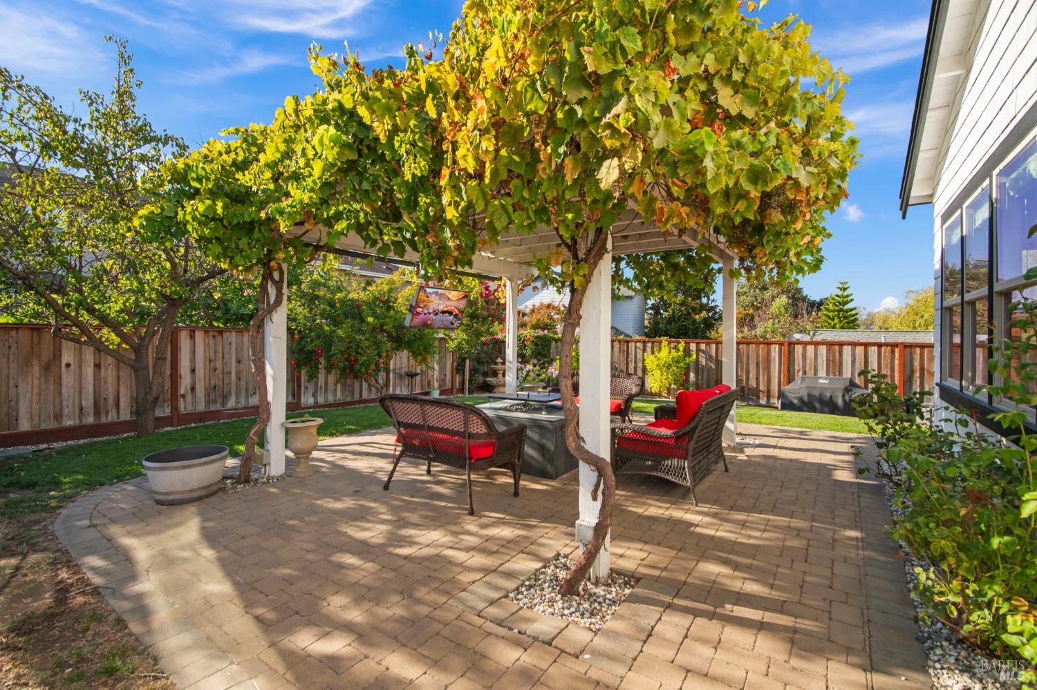 74 Rovina Lane Petaluma, CA 94952 - Photo 18 of 45 Gallery Image 18