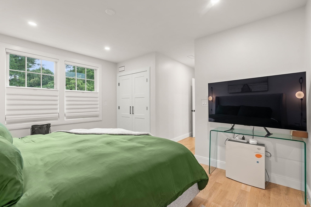 8 Bates Court Dedham, MA 02026 - Photo 19 of 41