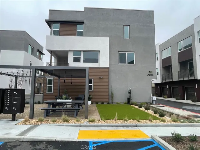 $4,950 | 691 South Lyon Street, Santa Ana, CA 92705