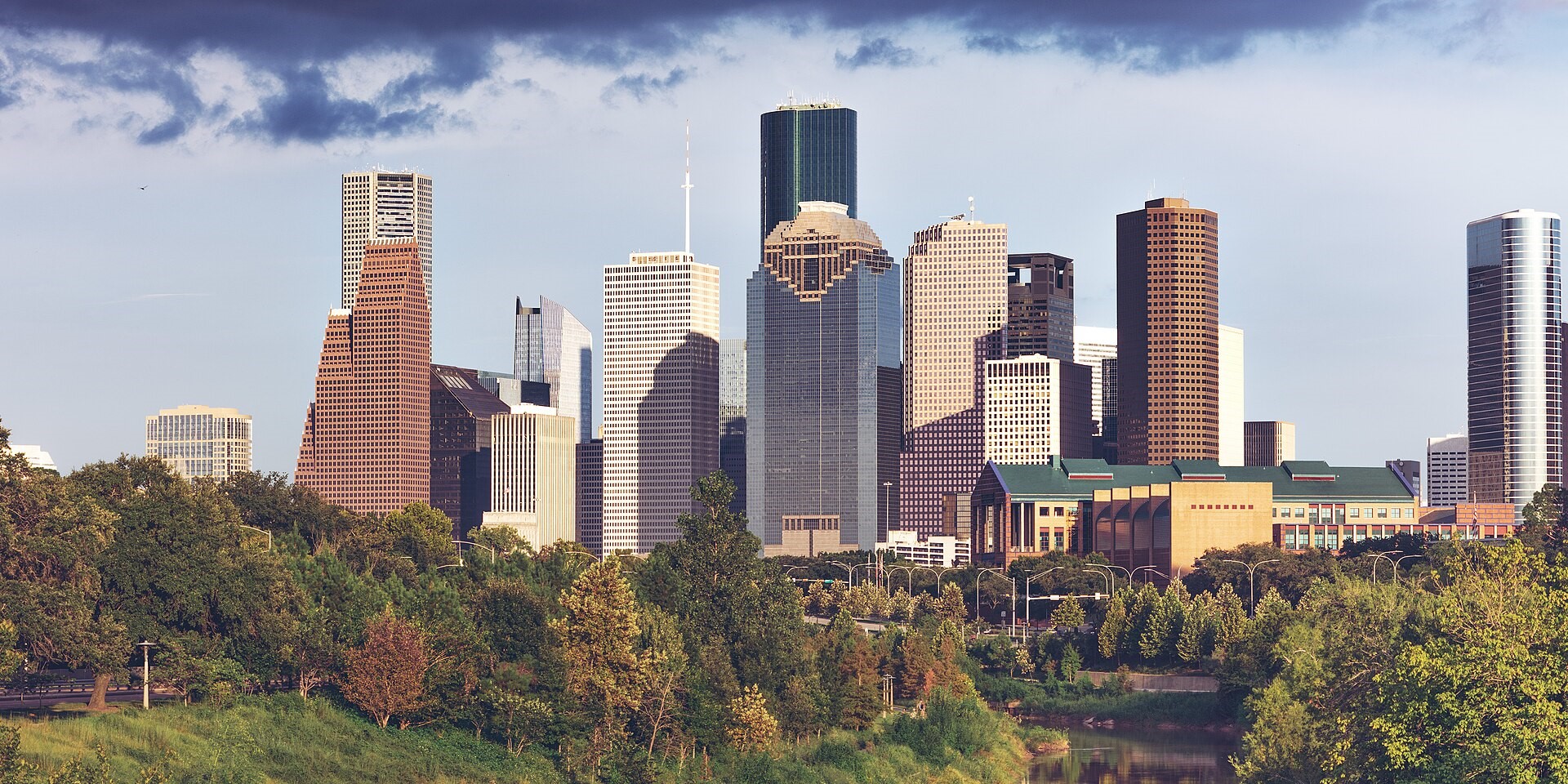 3368 Dixie Drive Houston, TX 77021 - Photo 6 of 9 a view of a city with tall buildings