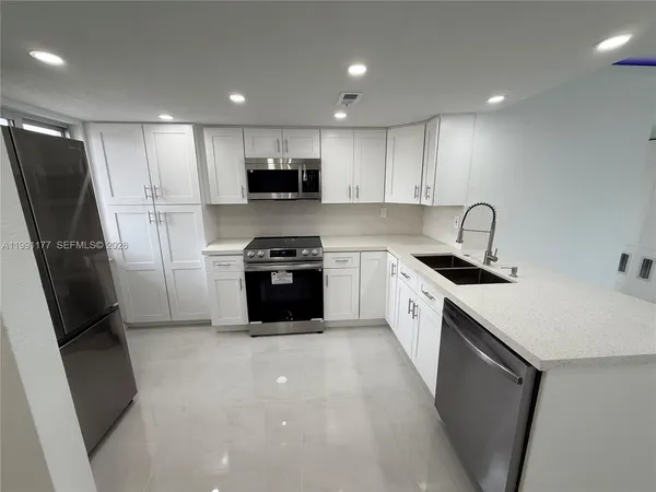 $3,000 | 9915 West Okeechobee Road, Unit 2201, Hialeah Gardens, FL 33016