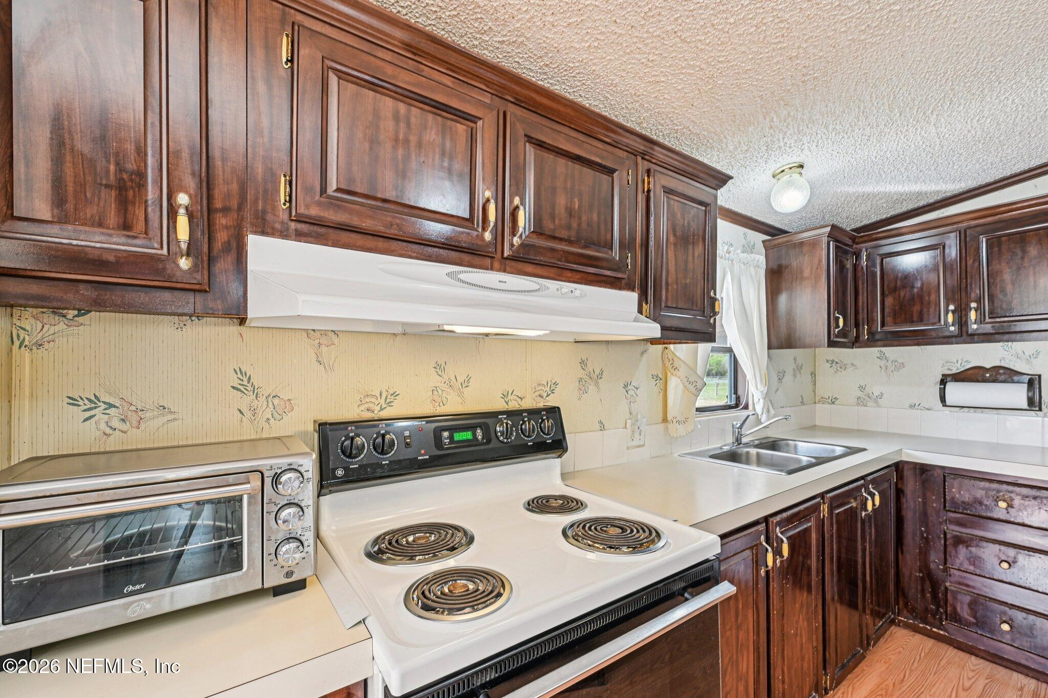 128 Sesame Street Middleburg, FL 32068 - Photo 28 of 66 Large Kitchen with Island