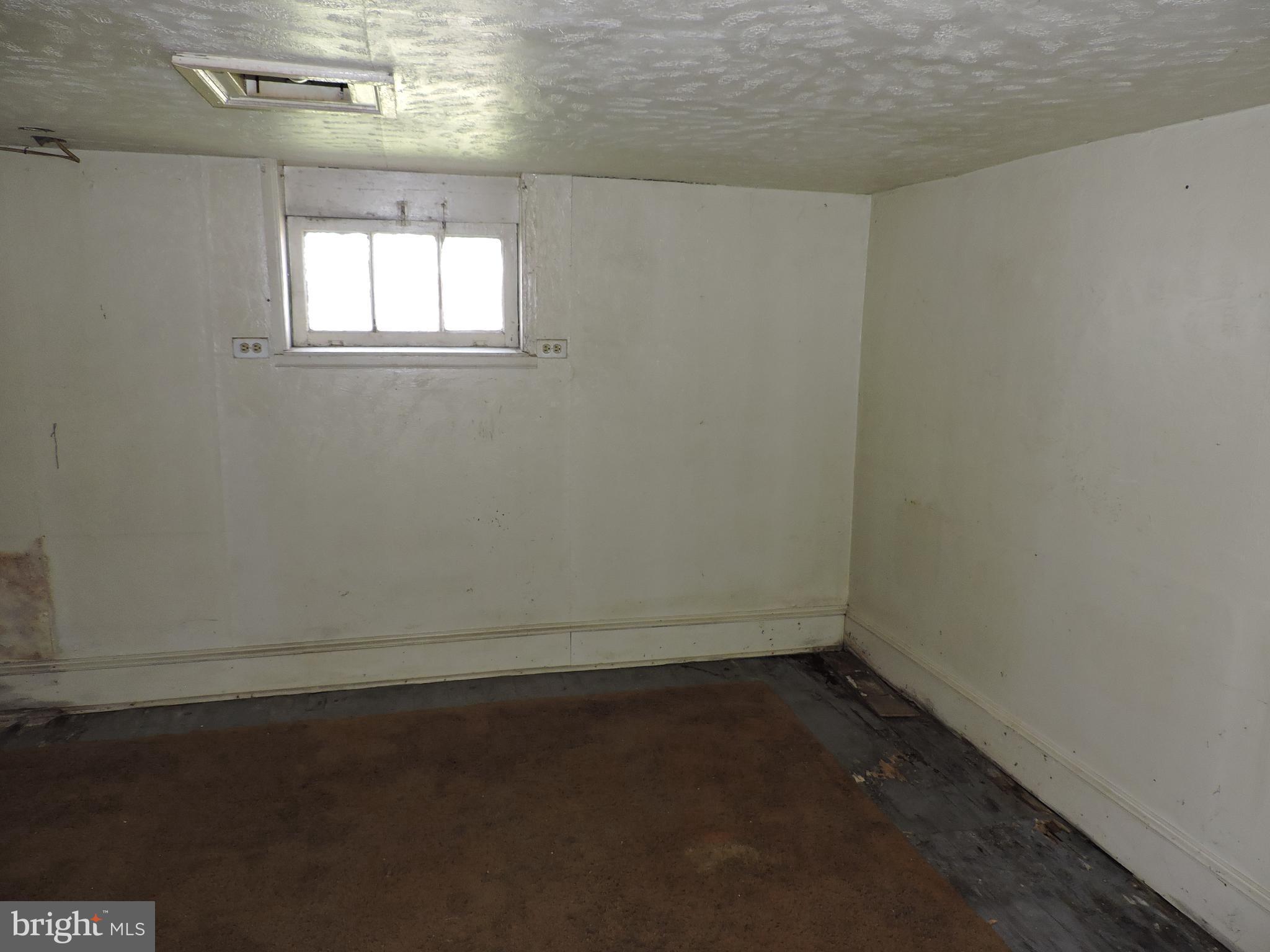 1116 Maple Street Conshohocken, PA 19428 - Photo 30 of 42 an empty room with a window
