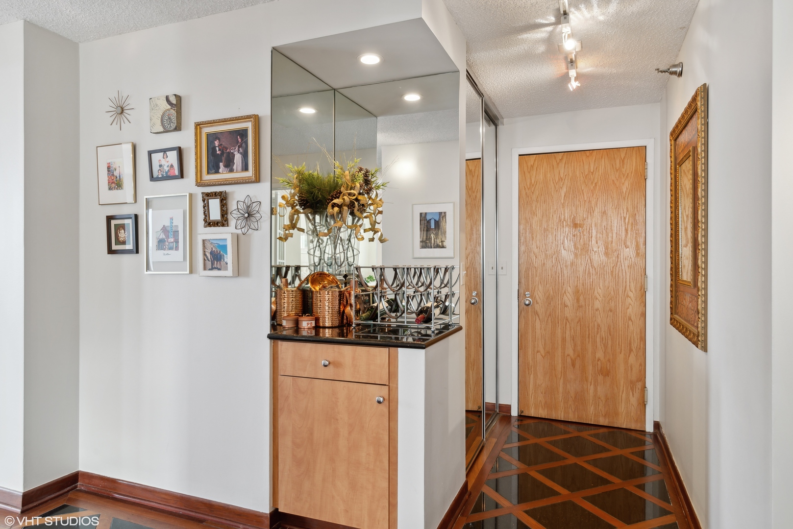 1122 North Clark Street, Unit 3401 Chicago, IL 60610 - Photo 16 of 26 a view of a hallway and interior of the house