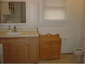 633 Riverside Avenue Kingsport, TN 37660 - Photo 5 of 8 Bathroom