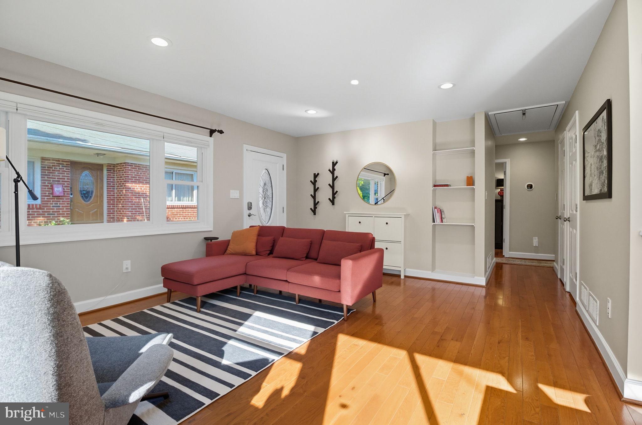 10132 Dallas Avenue Silver Spring, MD 20901 - Photo 3 of 27