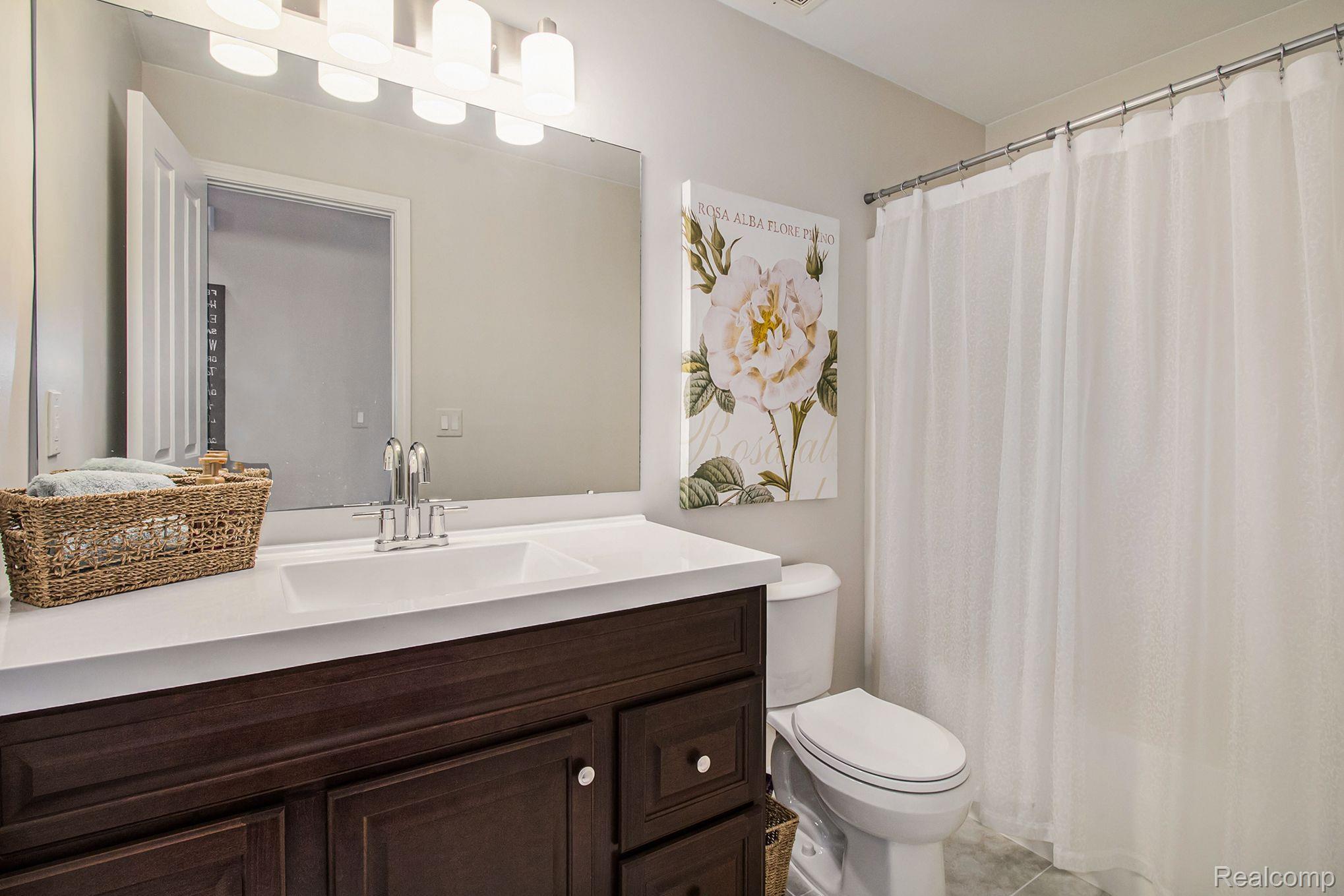 4141 Hampton Ridge Boulevard Howell, MI 48843 - Photo 12 of 18 Bathroom 2