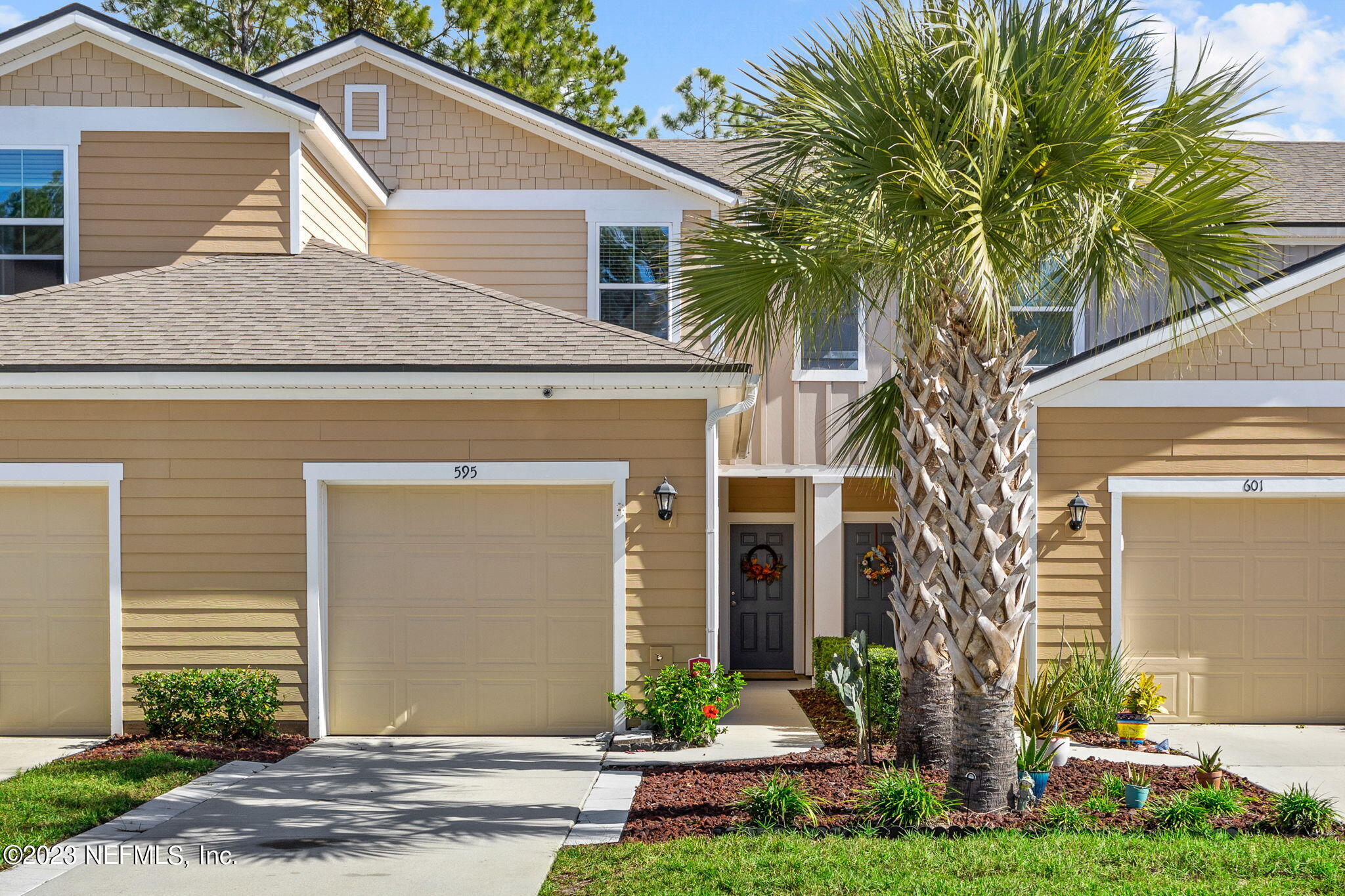 595 Servia Drive St. Johns, FL 32259 - Photo 4 of 56 a front view of a house with garden