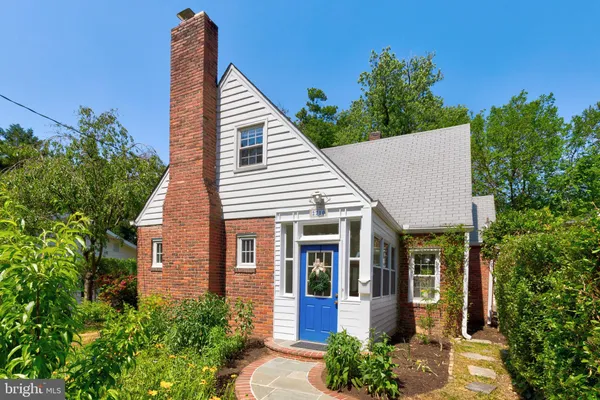 $1,035,000 | 2710 South Joyce Street, Arlington, VA 22202