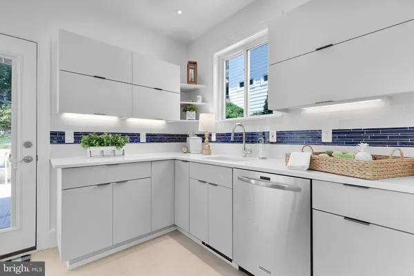 $1,035,000 | 2710 South Joyce Street, Arlington, VA 22202
