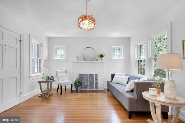 $1,035,000 | 2710 South Joyce Street, Arlington, VA 22202