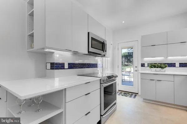 $1,035,000 | 2710 South Joyce Street, Arlington, VA 22202