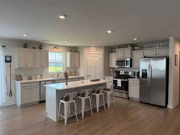 $377,500 | 469 Streamview Drive, White House, TN 37188
