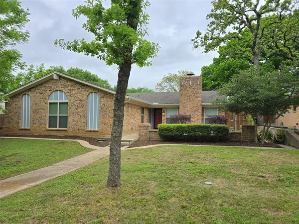 $2,700 | 2822 Oak Forest Drive, Grapevine, TX 76051