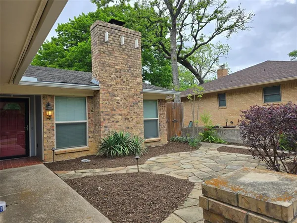$2,700 | 2822 Oak Forest Drive, Grapevine, TX 76051