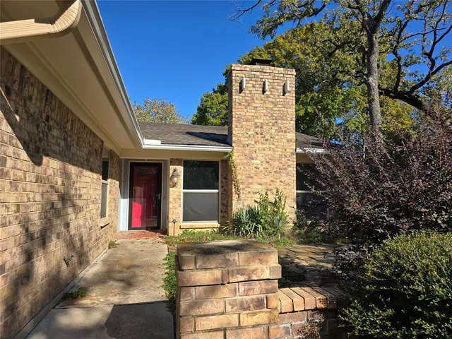 $3,100 | 2822 Oak Forest Drive, Grapevine, TX 76051