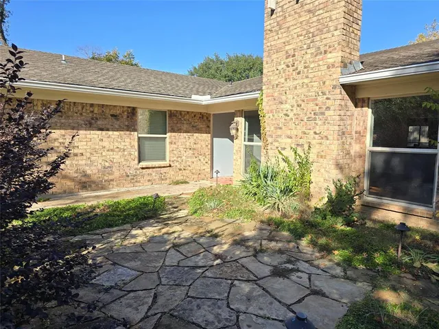 $2,900 | 2822 Oak Forest Drive, Grapevine, TX 76051