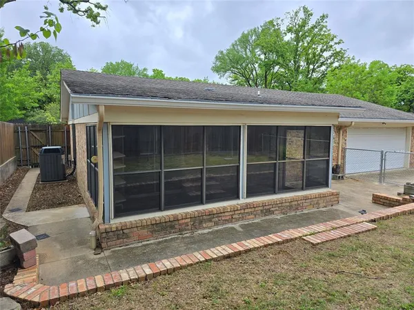 $2,700 | 2822 Oak Forest Drive, Grapevine, TX 76051