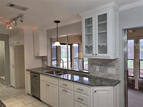 $2,700 | 2822 Oak Forest Drive, Grapevine, TX 76051