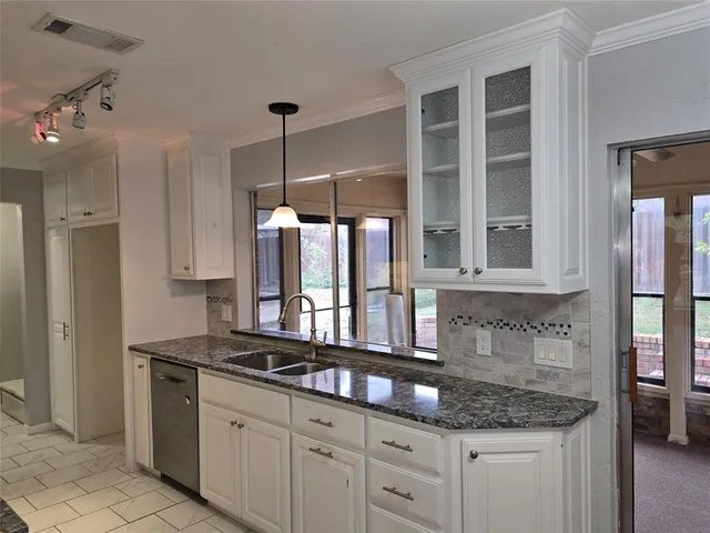 $3,100 | 2822 Oak Forest Drive, Grapevine, TX 76051