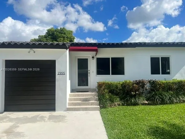 a view of a house with a yard