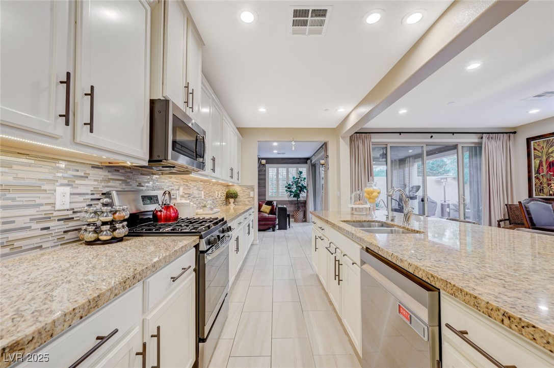 2557 Sable Ridge Street Henderson, NV 89044 - Photo 6 of 43