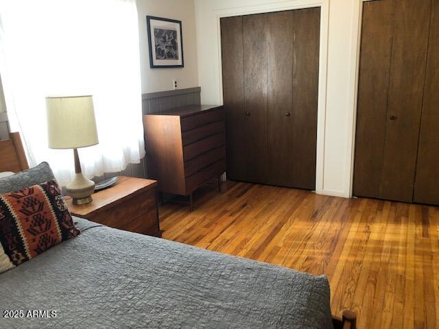 325 Smith Road Sedona, AZ 86336 - Photo 6 of 11 a bedroom with a bed and a lamp on dresser