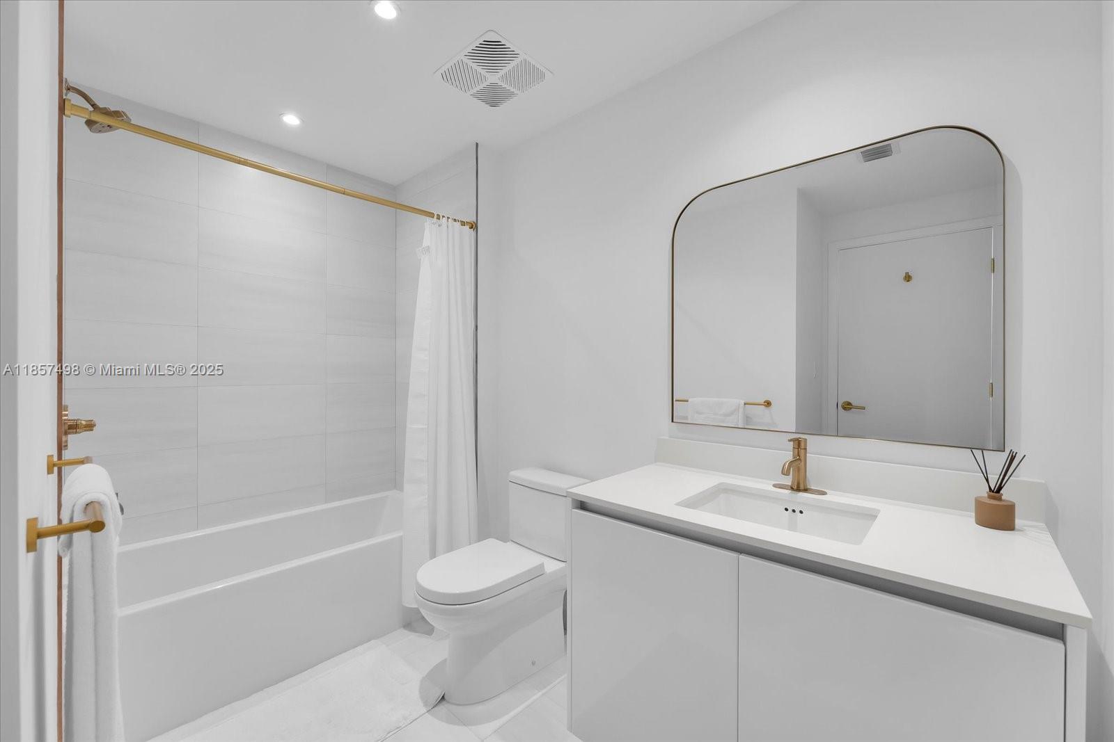 2678 Tigertail Avenue, Unit 513 Miami, FL 33133 - Photo 23 of 53