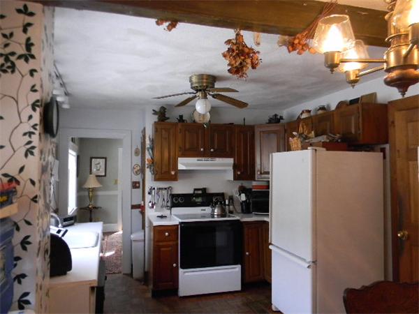 28 Longwood Road Reading, MA 01867 - Photo 3 of 8 Gallery Image 3