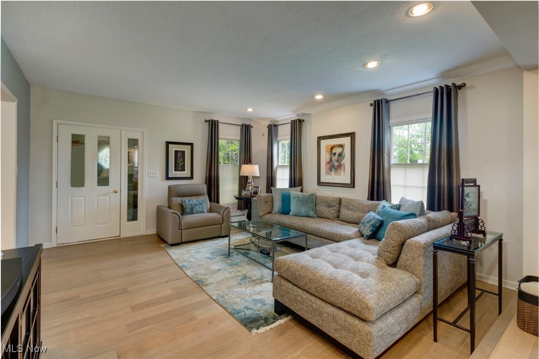 10850 Prouty Road Painesville, OH 44077 - Photo 16 of 50 Spacious 15x16 living room with side entry.