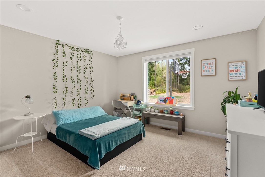 138 Pollman Road Chehalis, WA 98532 - Photo 22 of 34 a bedroom with a bed and window