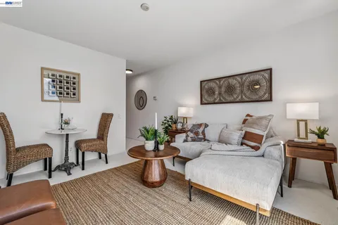 $185,000 | 811 York Street, Unit 326, Oakland, CA 94610