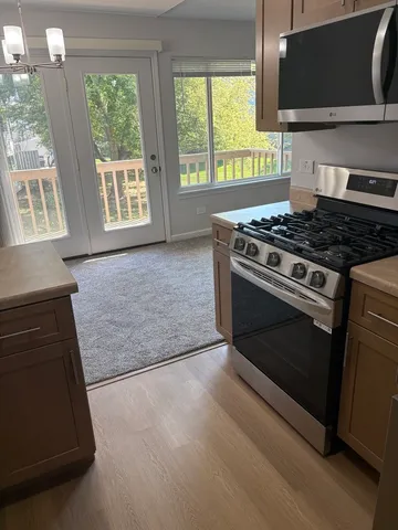 $1,950 | 230 Wethington Drive, Unit C, Wauconda, IL 60084