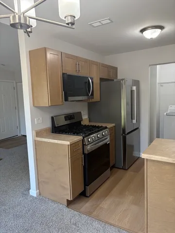 $1,950 | 230 Wethington Drive, Unit C, Wauconda, IL 60084