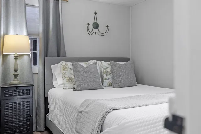 $2,100 | 31 Water Street, Unit 5, Bradford, NH 03221